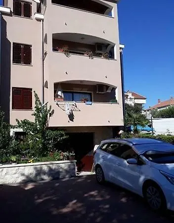 Apartment Mimoza *